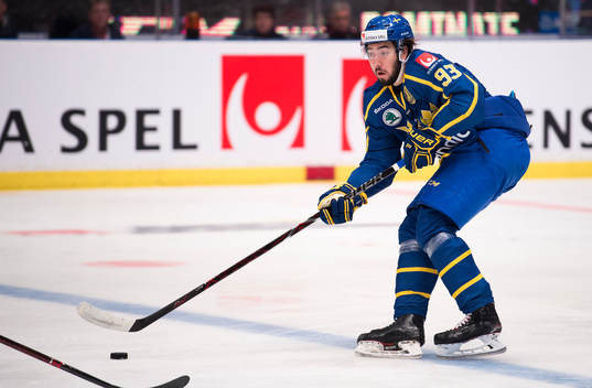 Sveriges Mika Zibanejad med pucken