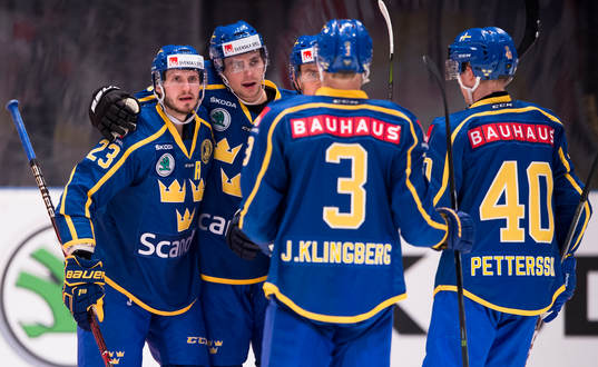 Sveriges Oliver Ekman Larsson (v) jublar