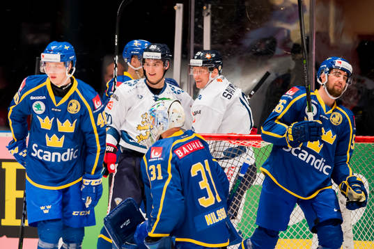 Finlands Veli-Matti Savinainen jublar