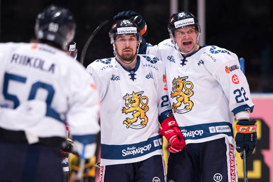 Finlands Janne Pesonen (h) och Pekka Jormakka jublar