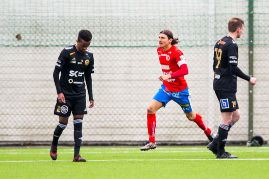 Skellefteås Nur Adem deppar och Nyköpings Enis Ahmetovic