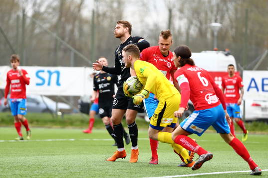 Skellefteås Leo Englund reagerar