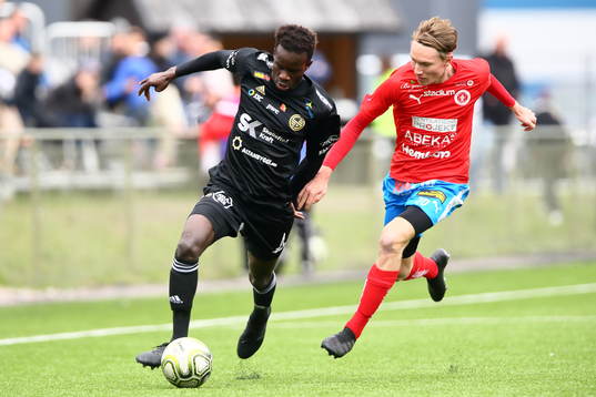 Skellefteås Mbaye Abdoulaye Toure och Nyköpings Marcus