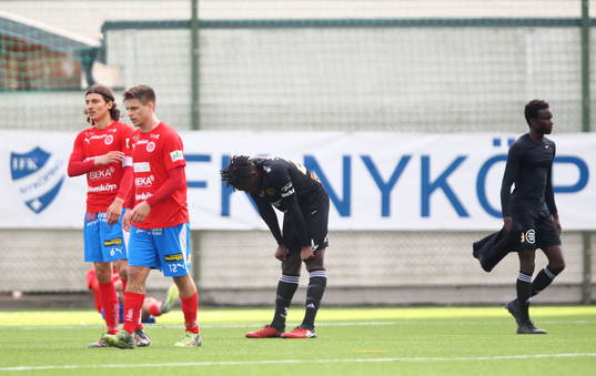 Skellefteåspelare deppar och Nyköpings Enis Ahmetovic och