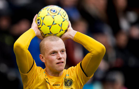 Elfsborgs Daniel Gustavsson kastar ett inkast