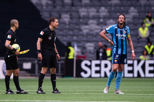 Domaren och Djurgårdens Jonas Olsson