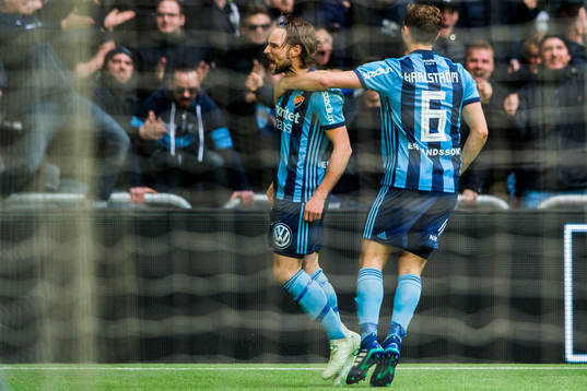Djurgårdens Kevin Walker och Jesper Karlström jublar