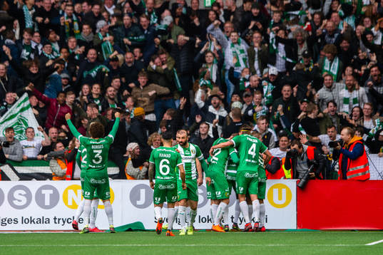 Hammarbys spelare jublar