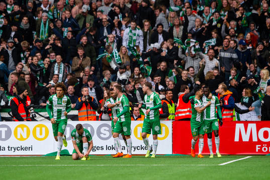 Hammarbys spelare jublar
