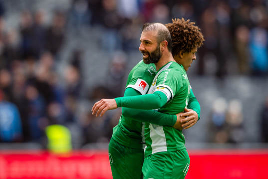 Hammarbys Neto Borges och Kennedy Bakircioglu  jublar