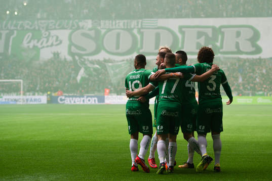 Hammarbys spelare jublar