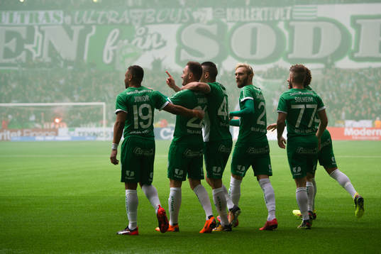 Hammarbys spelare jublar
