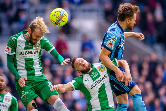 Hammarbys Simon Sandberg och Mats Solheim i en luftduell