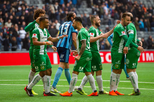 Hammarbys spelare jublar