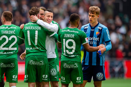 Hammarbys Nicola Djurdjic jublar samtidigt som Djurgårdens