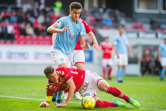 Kalmars Viktor Elm och Malmö FFs Alexander Jeremejeff