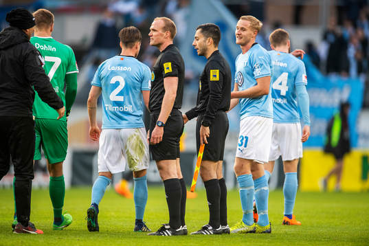 Malmöspelarna irriterade på domarna Patrik Eriksson och