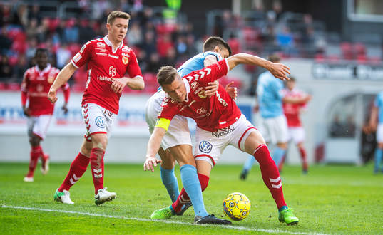 Kalmars Viktor Elm och Malmö FFs Alexander Jeremejeff