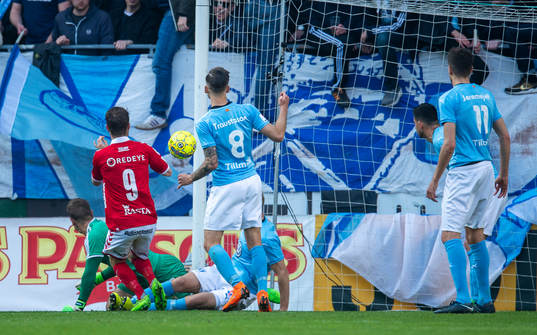 Kalmars Måns Söderqvist gör det omdiskuterade 1-0 målet