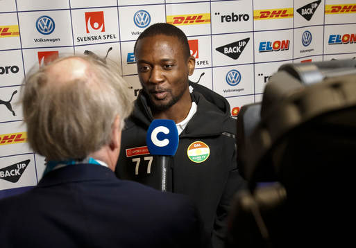 Dalkurds Mohamed Buya Turay blir intervjuad av cmore