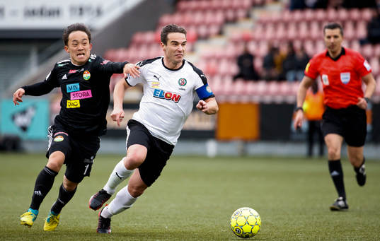 Dalkurds Yukiya Sugita och Örebros Nordin Gerzic