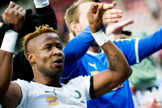 Örebros Kennedy Igboananike jublar