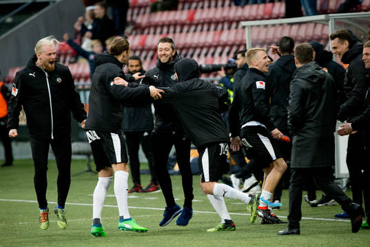 Jubel på Örebros bänk