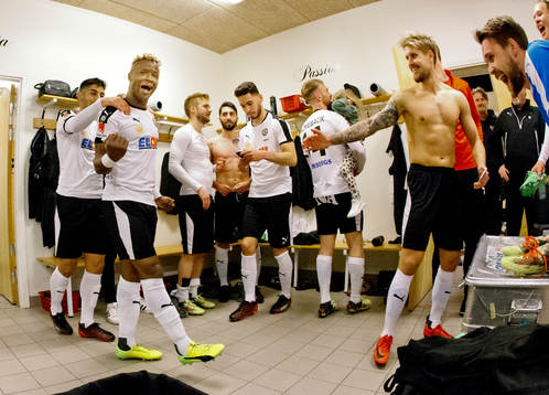 Örebros Kennedy Igboananike firar segern i