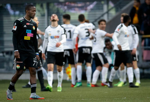 Dalkurds Mohamed Buya Turay deppar vid 3-2 målet