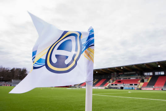 En hörnflagga på Grimsta IP innan fotbollsmatchen i