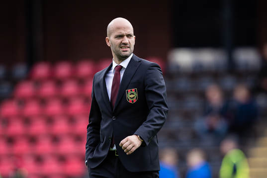 Brommapojkarnas tränare Luis Pimenta innan fotbollsmatchen
