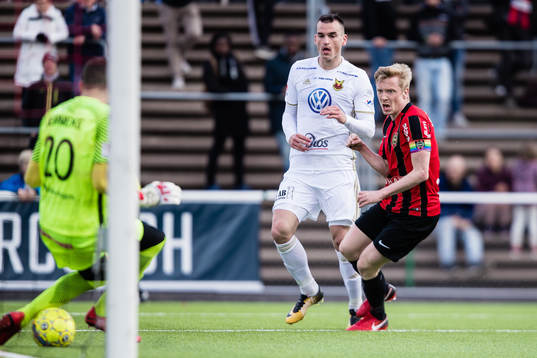 Östersunds Dino Islamovic gör 0-4 bakom Brommapojkarnas