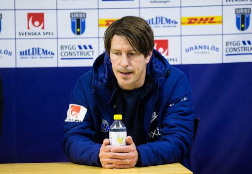 Sirius tränare Thomas Lagerlöf på presskonferensen