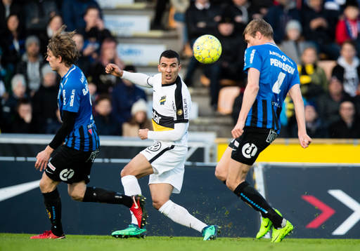 s Nabil Bahoui med ett inlägg