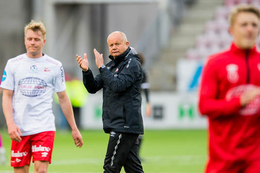 Per-Mathias Høgmo, head coach of FFK, looks dejected