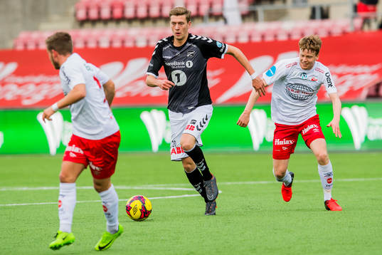 Tobias Lauritsen of Odd and Håvard Åsheim of Fredrikstad