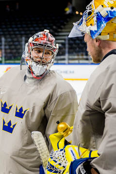 Målvakt Filip Gustavsson och målvakt Magnus Hellberg