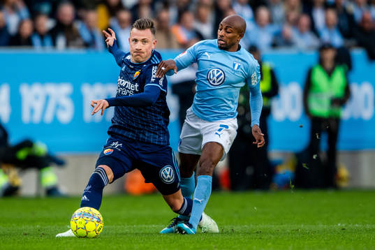 Djurgårdens Fredrik Ulvestad och Malmö FFs Fouad Bachirou