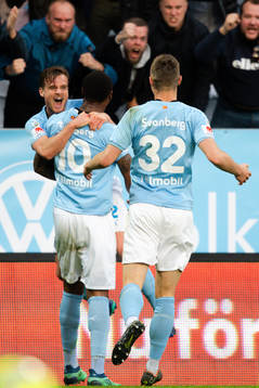 Malmö FFs Eric Larsson och Mattias Svanberg jublar med