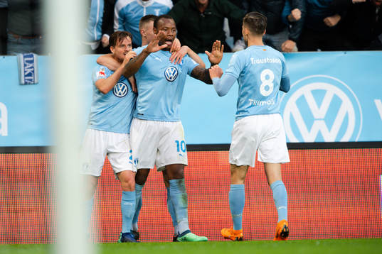 Malmö FFs Eric Larsson, Arnór Ingvi Traustason  och