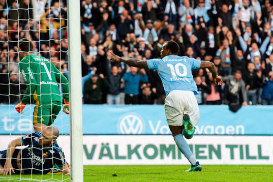 Malmö FFs Carlos Strandberg gör 1-0