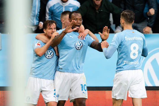 Malmö FFs Eric Larsson, Arnór Ingvi Traustason  och
