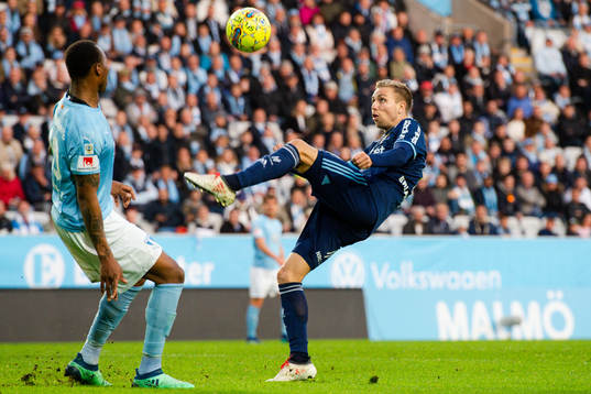 Malmö FFs Carlos Strandberg och Djurgårdens Jonathan Ring