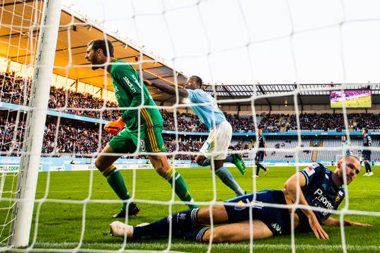 Malmö FFs Carlos Strandberg jublar
