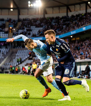 Malmö FFs Arnór Ingvi Traustason och Djurgårdens Fredrik