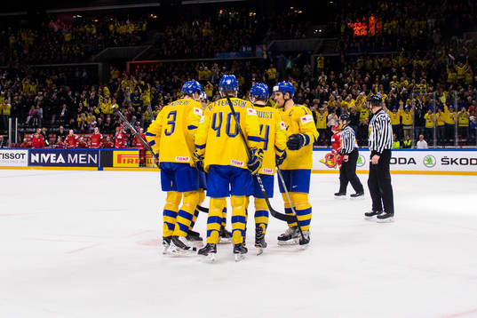 Sveriges spelare jublar