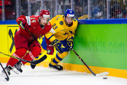 Vitrysslands Yevgeni Losovets och Sveriges Mika Zibanejad