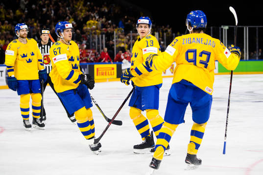 Sveriges Rickard Rakell och Mika Zibanejad jublar