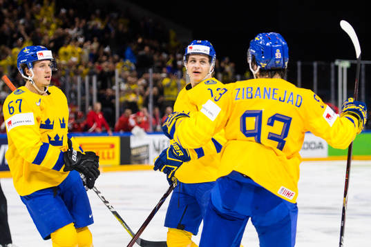 Sveriges Rickard Rakell och Mika Zibanejad jublar