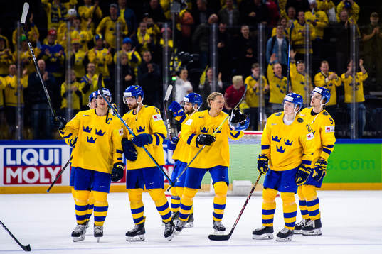Sveriges spelare tackar publiken